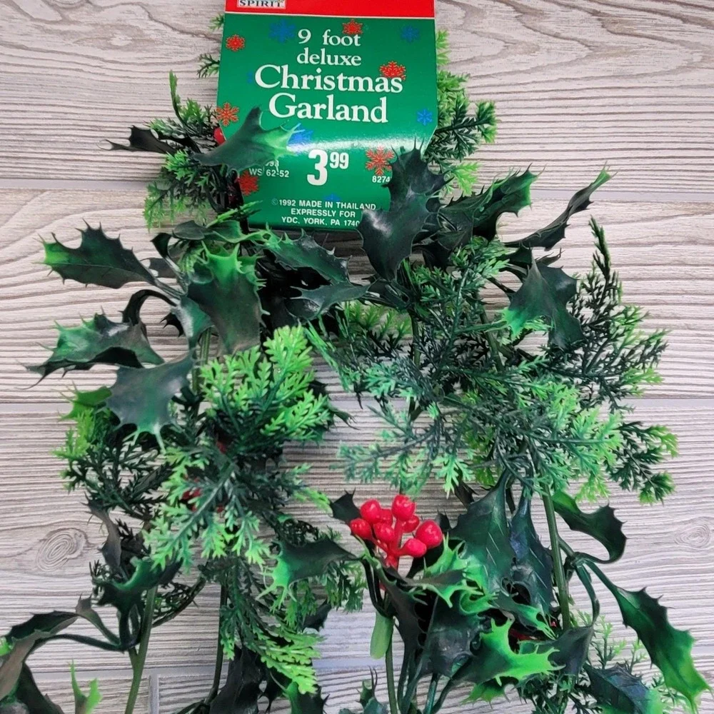 Holiday Spirit Christmas Garland 9ft Greenery Vintage 1993‎ Holly Berry Deluxe